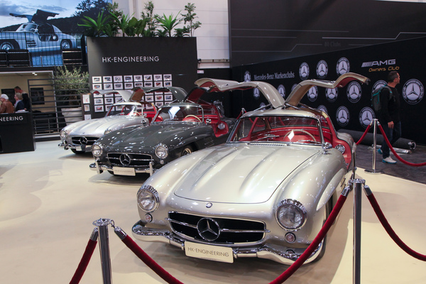 Image: Mercedes-Benz 300 SL three times as a gullwing at HK-Engineering - Techno Classica Essen 2019