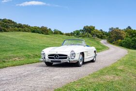 Mercedes-Benz 300 SL roadster with hard-top (1959) - als Lot 140 an der Artcurial-Versteigerung "Garden Party In Saint-Tropez" 2025