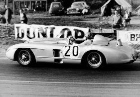 Mercedes-Benz 300 SLR (1955) - Levegh mit Startnummer 20 in Le Mans