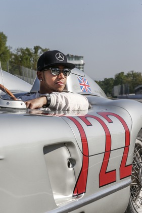 Mercedes-Benz 300 SLR (1955) - Lewis Hamilton meint, dass alte Häuser und Autos eine Gemeinsamkeit hätten, nämlcih die damit verbundenen Emotionen …