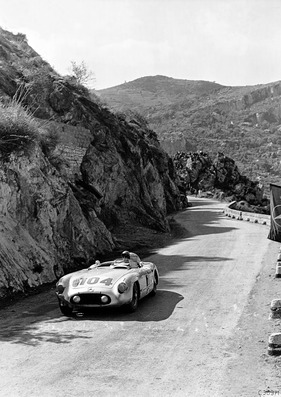 Mercedes-Benz 300 SLR (1955) - Peter Collins am 16. Oktober 1955 an der Targa Florio - er fuhr zusammen mit Stirling Moss fuhr