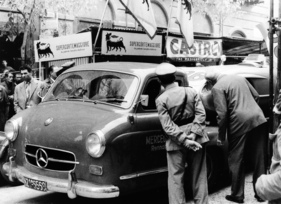 Mercedes-Benz 300 SLR (1955) - auf dem berühmten blauen Schnelltransporter - anlässlich der Targa Florio 1955
