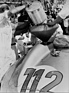 Mercedes-Benz 300 SLR (1955) - das Team Fangio/Kling am 16. Oktober 1955 an der Targa Florio beim Auftanken - Rang 2 am Schluss