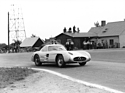 007/55 bei Testfahrten auf der Rennstrecke von Kristianstad in Schweden. Trotz der Startnummer 15 auf dem hinteren Seitenteil nahm das Coupé nicht am Rennen teil.