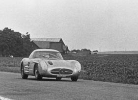 6. August 1955, Training zum Grossen Preis von Schweden. Im Rennen am Tag darauf werden Fangio und Moss die offenen 300 SLR einsetzen.