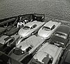Überfahrt nach Schweden 1955: Bis auf den Fiat links ist der 300 SLR nur von Markenbrüdern umgeben. Interessant ist, dass die Schiebefenster des Uhlenhaut-Coupés wohl auch drehbar waren.