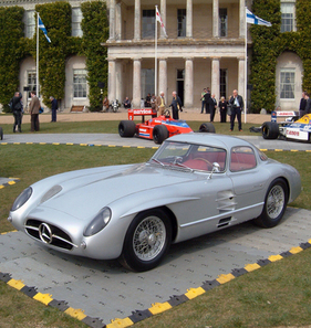 Coupé Nummer Acht mit der roten Innenausstattung wurde für gewöhnlich bei Veranstaltungen gezeigt und vorgeführt wie hier beim Goodwood Festival of Speed 2013.