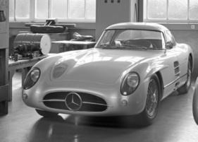 Das "rote" Coupé um das Jahr 2000 in der Rennwagenwerkstatt des Classic-Centers Fellbach.