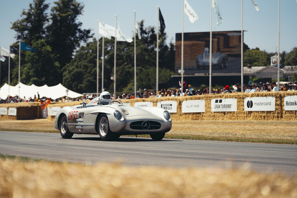 Mercedes-Benz 300 SLR bei der Bergrfahrt - Goodwood Festival of Speed 2025