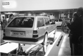 Mercedes-Benz 300 TE (1985) - Präsentation des raffinierten 4-Matic-Allradantriebs - IAA 1985