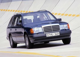Mercedes-Benz 300 TE (1985) - auf der Teststrecke
