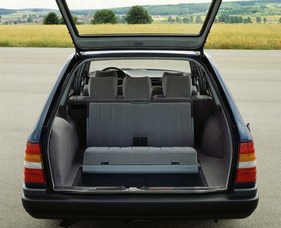 Mercedes-Benz 300 TE (1985) - mit zusätzlicher dritter Sitzreihe