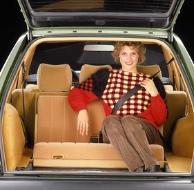 Mercedes-Benz 300 TE (1985) - selbst Erwachsene fanden auf der ausklappbaren dritten Sitzbank Platz