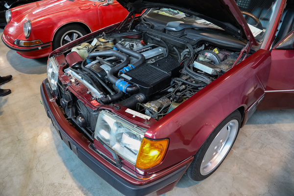 Mercedes-Benz 300 TE-24 (1990) - mit Mosschman-Biturbo, angeboten für EUR 18'500 - 24. Retro Classics 2025