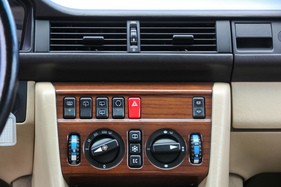 Mercedes-Benz 300 TE 4Matic (1987) - Klimaanlage und elektronisch gesteuerte Innentemperatur