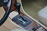 Mercedes-Benz 300 TE 4Matic (1987) - Vierstufenautomatik mit der typischen Mercedes-Kulissenschaltung (© Bruno von Rotz, 2020) Mercedes-Benz 300 TE 4Matic (1987) - Vierstufenautomatik mit der typischen Mercedes-Kulissenschaltung (© Bruno von Rotz, 2020)