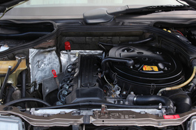 Mercedes-Benz 300 TE 4Matic (1987) - der längs eingebaute Reihensechszylinder