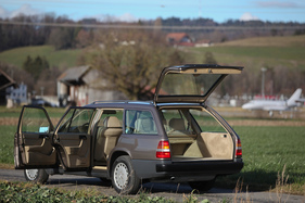 Mercedes-Benz 300 TE 4Matic (1987) - grosse Klappe im Heck garantiert gute Beladbarkeit