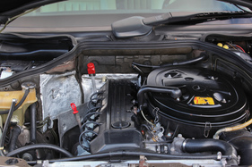 Mercedes-Benz 300 TE 4Matic (1987) - gute Zugänglichkeit für den Mechaniker