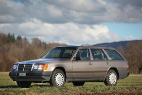 Mercedes-Benz 300 TE 4Matic (1987) - keine 4,8 Meter lang und auch nicht 1,8 Meter breit Mercedes-Benz 300 TE 4Matic (1987) - keine 4,8 Meter lang und auch nicht 1,8 Meter breit