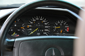 Mercedes-Benz 300 TE 4Matic (1987) - klassische Rundinstrumente, komplettes Informationsangebot