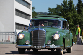 Mercedes-Benz 300 - als viertürige Limousine - am 2. TCS Youngtimer und Classictreffen in Pratteln im Jahr 2016