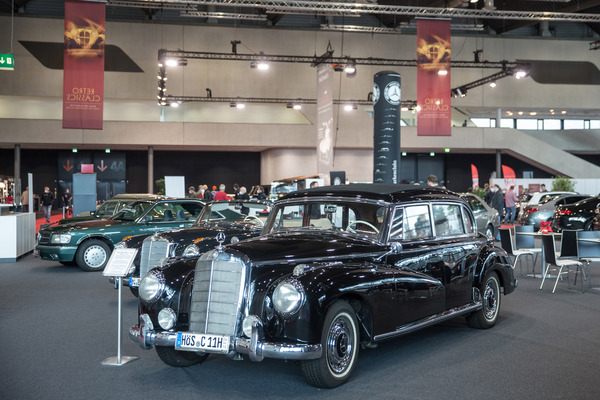 Mercedes-Benz 300 c lang (1956) – Retro Classics Bavaria 2021
