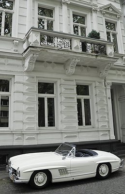 Mercedes-Benz 300SL Roadster (1958) - herrlich in Weiss - an der Bonhams Versteigerung im RF Museum in Hendon am 29. April 2013