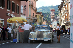 Mercedes Benz 300d Cabriolet D W 109 (1959) - ADAC Trentino Classic 2013 - Oldtimer-Wanderung um den Autostadt-Pokal (1959)