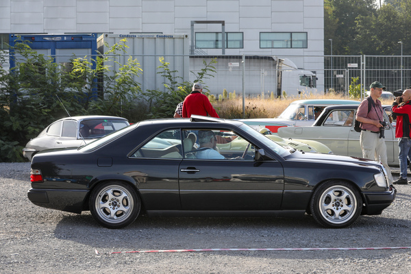 Mercedes-Benz 320 CE (1995) - ganz in Schwarz - 8. Lägern Classic 2025