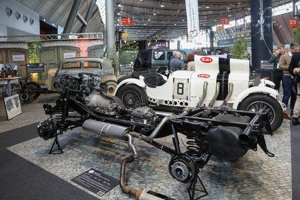 Mercedes-Benz 350 GT (1992) - Turbodiesel-Cabrio - Fahrgestell im laufenden Restaurierungsprozess - 24. Retro Classics 2025