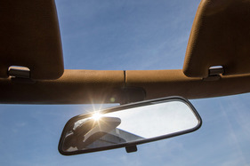 Mercedes-Benz 350 SL (1971) - Blick in den Rückspiegel