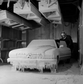 Mercedes-Benz 350 SL (1971) - Klatstarttest in der Kältekammer bei minus 25 Grad Celsius