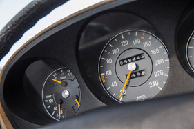 Mercedes-Benz 350 SL (1971) - Tacho bis 240 km/h, mehr als 210 km/h musste er wohl nie anzeigen