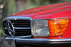 Bild: Mercedes-Benz 350 SL (1971) - breiter Kühlergrill und querliegende Scheinwerfer