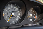 Mercedes-Benz 350 SL (1971) - der Drehzahlmesser sitzt rechts vom Tacho, roter Bereich ab 6300 Umdrehungen