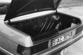 Mercedes-Benz 350 SL (1971) - geräumiger, wenn auch flacher Kofferraum