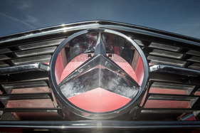 Mercedes-Benz 350 SL (1971) - grosser Mercedes-Stern im Bug