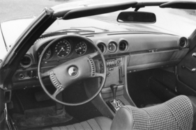 Mercedes-Benz 350 SL (1971) - grosses Lenkrad aus dem C111, übersichtliche Armaturen