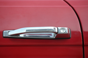 Mercedes-Benz 350 SL (1971) - neuartige Türöffner, die maximale Sicherheit bieten sollen