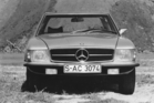 Mercedes-Benz 350 SL (1971) - von vorne gesehen sieht man die charakteristische Form des Hardtops gut
