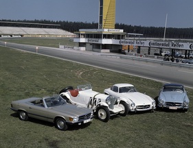 Mercedes-Benz 350 SL (1975) - zusammen mit SSK, 300 SL Flügeltürer und 190 SL auf dem Hockenheimring