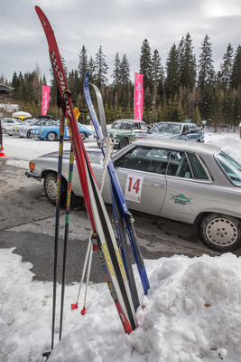 Mercedes-Benz 350 SLC (1972) - auf dem Parkplatz zum Skigebiet - Teichalm Winterclassic 2018