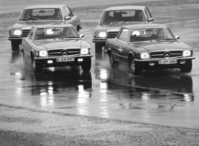 Mercedes-Benz 350 SLC (1973) - mit SL Und S-Klasse bei Kurvenfahrt