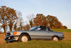 Mercedes-Benz 420 SL (1987) - angeboten an der Versteigerung der Oldtimer Galerie Toffen am 26. November 2016