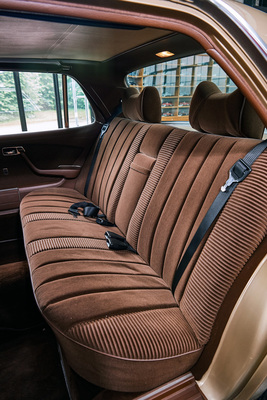Bild: Mercedes-Benz 450 SEL 6.9 (1975) – Interieuraufnahme des Fonds