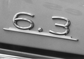 Mercedes-Benz 450 SEL 6.9 (1975) - das Emblem des Vorgängers 300 SEL 6.3