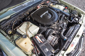 Mercedes-Benz 450 SEL 6.9 (1976) - der 6,8 Liter grosse V8-Motor