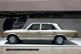 Mercedes Benz 450 SEL 6.9 (1980) - mit dem gewaltigen Hubraum von 6,9 Litern wurden 286 PS produziert, was für 225 km/h ausreichte, erstmals auch mit ABS erhältlich (Techno Classica 2013)