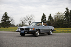 Mercedes-Benz 450 SL (1975) - Angeboten als Lot Nr. 4055 bei der 2021er Auburn-Fall-Auktion von RM Sotheby's